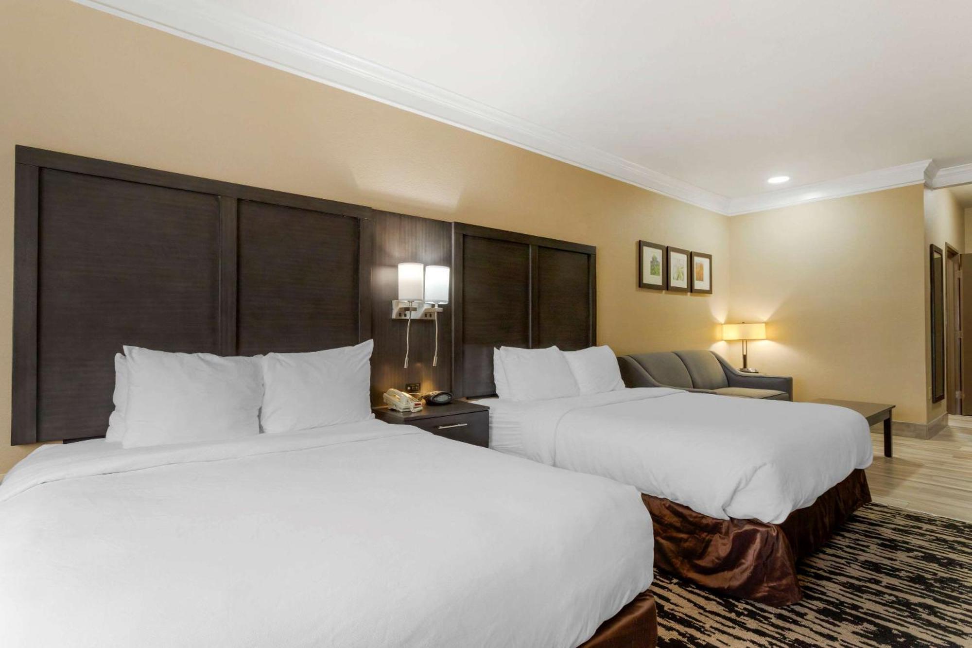 Queen Suite with Two Queen Beds - Non-Smoking